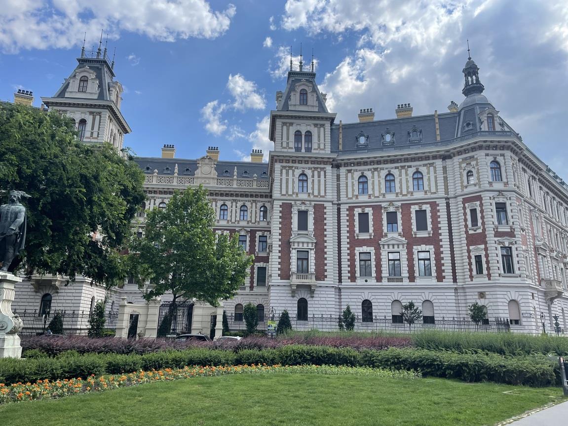 Facility Outside - Fulop Clinic