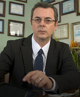Dr. Luis Da Cruz