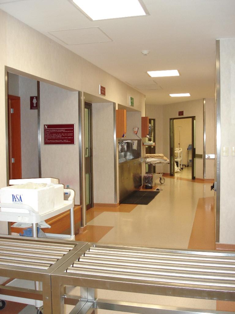 Operating Facility - Hospital Country 2000